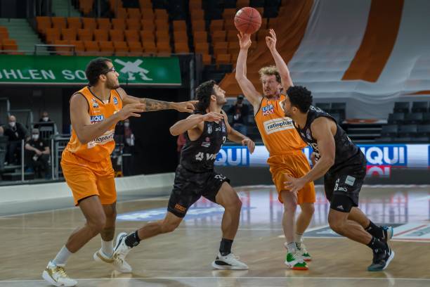 足球圈的责 足球圈的责